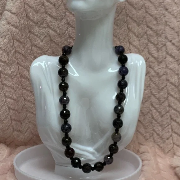Elegant Purple & Black Agate Beaded Necklace - Picture 6 of 7
